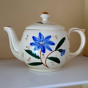 Teapot Shawnee pottery